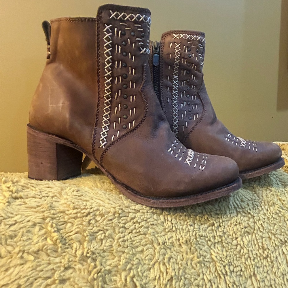 Liberty Black Ankle booties.. NWT… size 9